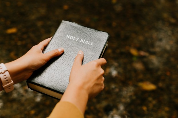 Oklahoma Mandates Bible, Ten Commandments in School Curriculums Starting Immediately