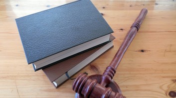 How to Choose a Commercial Litigation Attorney