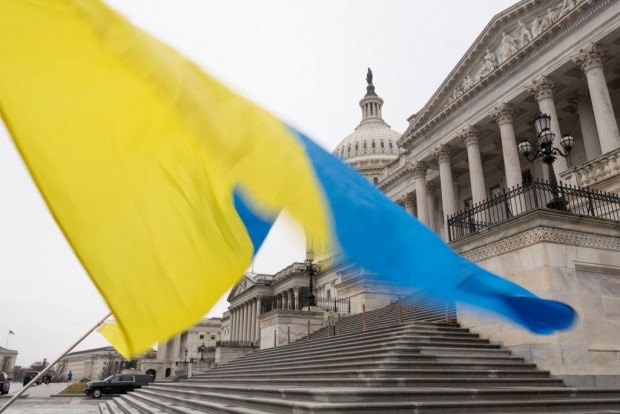 U.S. Senate Pushes Ukraine Aid Forward Despite Conservative Blockage